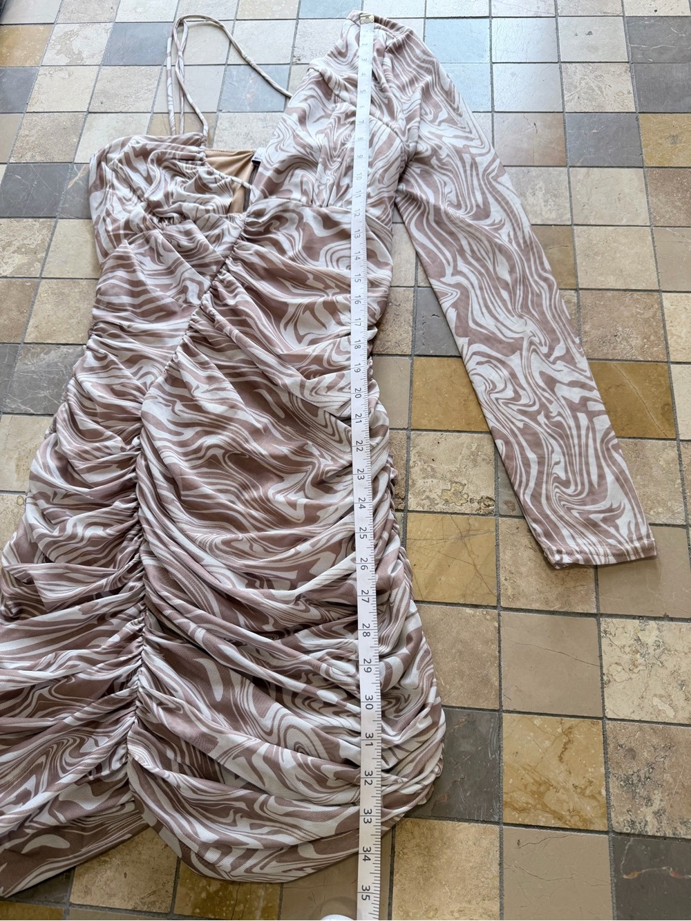 Asymmetric One-Shoulder Ruched Mini Dress in Beige Swirl - Picture 3 of 8